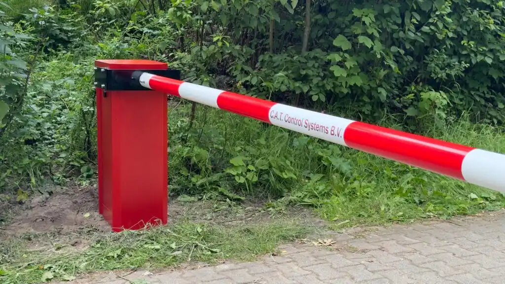 Slagboom arm met C.A.T. logo